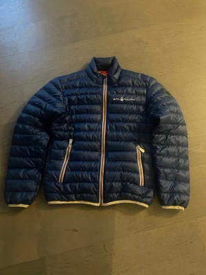 Sail Racing jacka - Sail Racing jacka i nyskick😊 Använd gärna köp nu