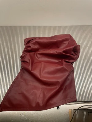 Röd topp  - Säljer en fin röd topp 