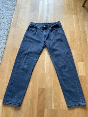 7 par jeans - 7 par jeans från märkena Vailent, Woodbird, Replay, DrDenim. Storlek S & M. Alla 7 par för 1299. Nypris över 5000kr.