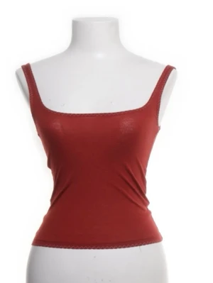 square neck topp  - rött linme från asos i storlek s. använd ”köp nu”. 25/1-2026