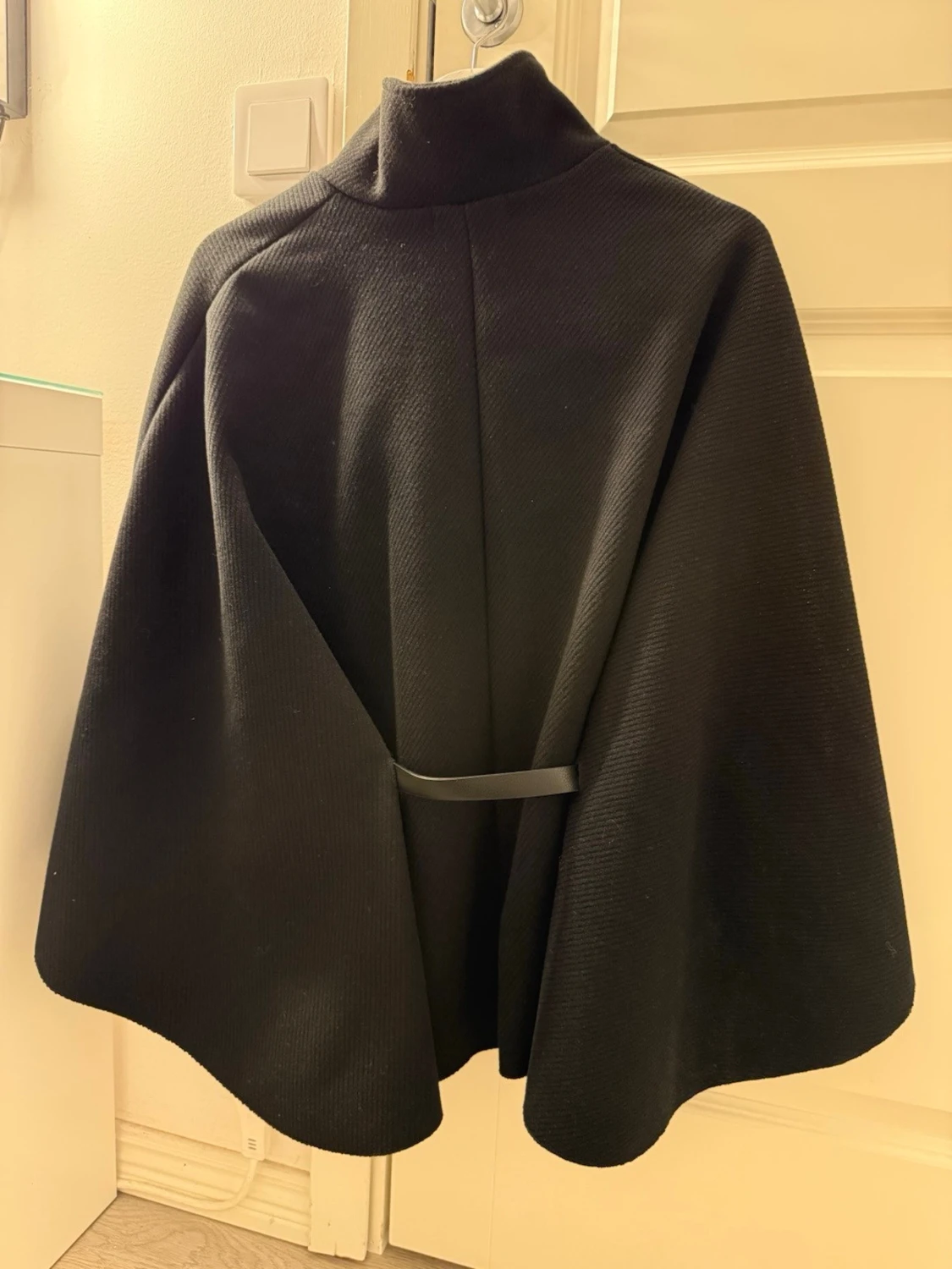 Svart cape-kappa från Chelsea - 2