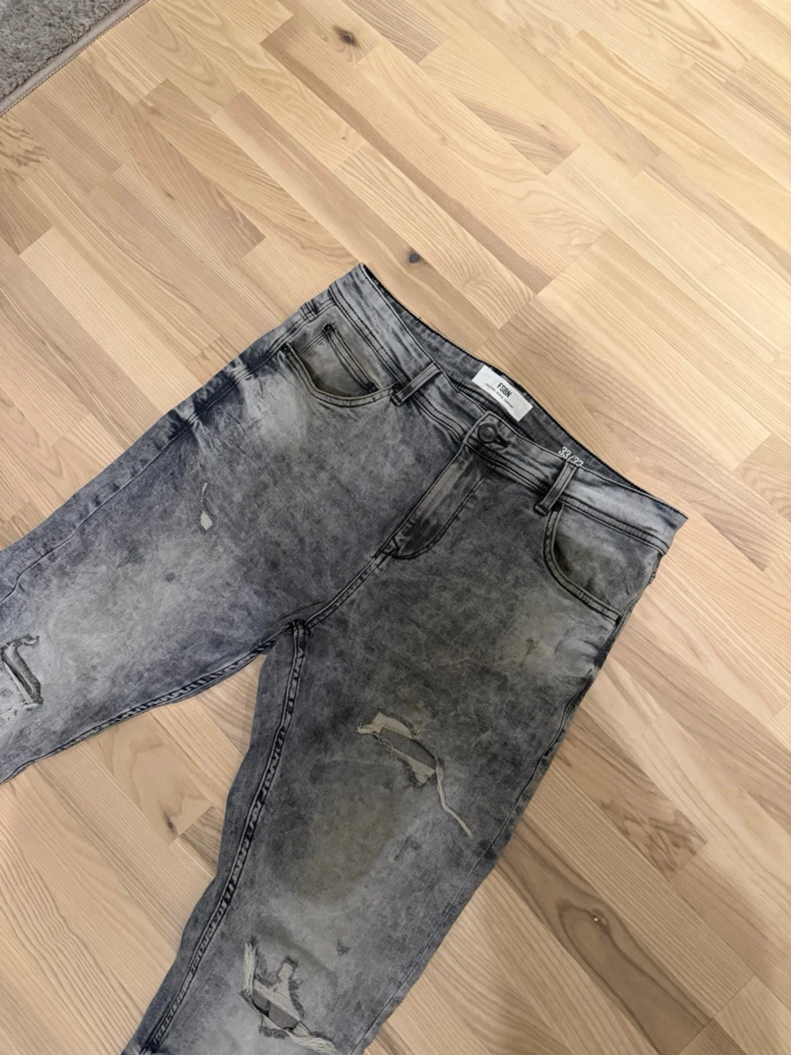 Grå slitna skinny jeans - 1