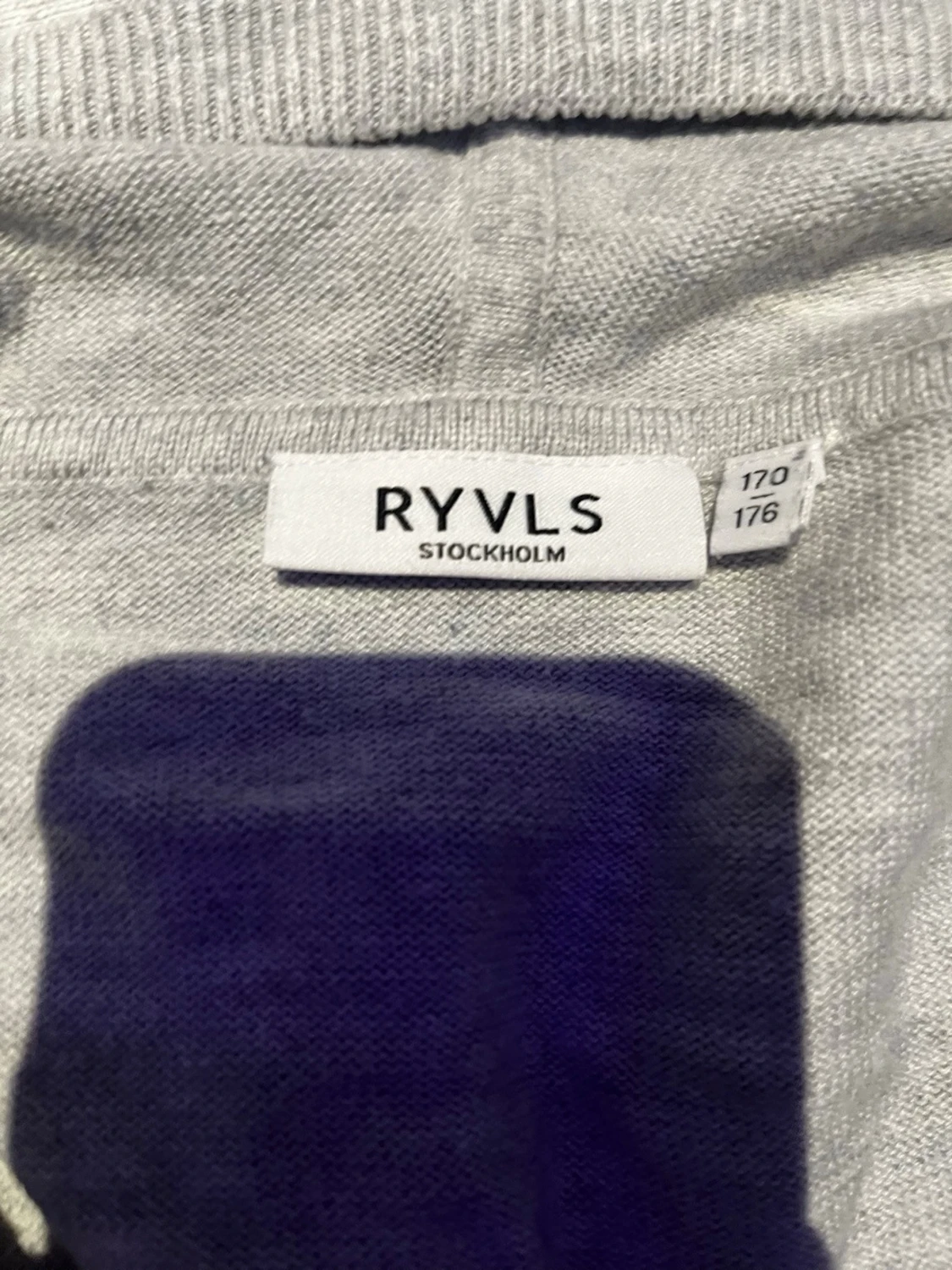 Ljusgrå stickad hoodie med dragkedja från RYVLS - 2