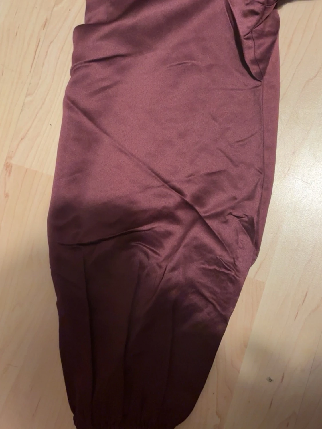 Vinröd omlottopp från Gina tricot  - 2