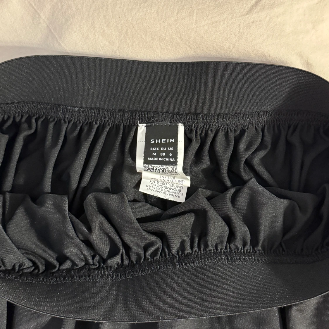 Svart kortkjol från SHEIN - 2