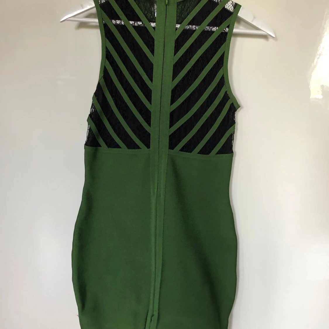 Grön och svart ärmlös kortklänning - 1