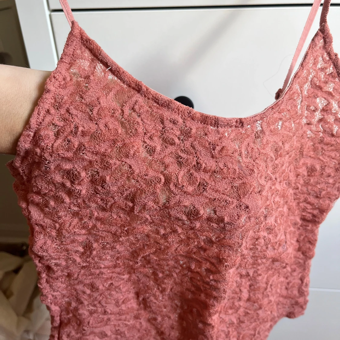 Korall färgad spetsig body - 1