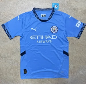 Manchester City 24/25  - Säljer denna snygga tröjan av Manchester City för endast 199kr! Skriv till om ni är intresserade