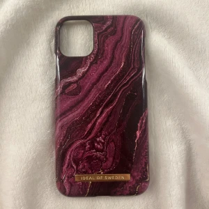 Ideal of Sweden mobilskal iPhone 11  - Ideal of Sweden mobilskal för iPhone 11. Bara använt ett fåtal gånger och inga repor eller skador. Nypris: 349kr, nuvarande pris: 100kr