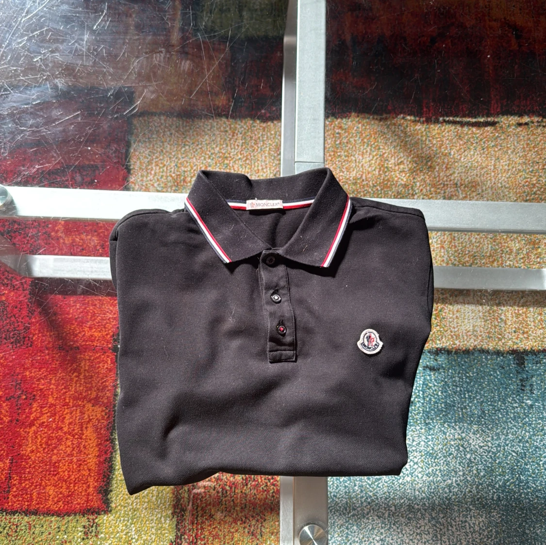 Svart pikétröja från Moncler
