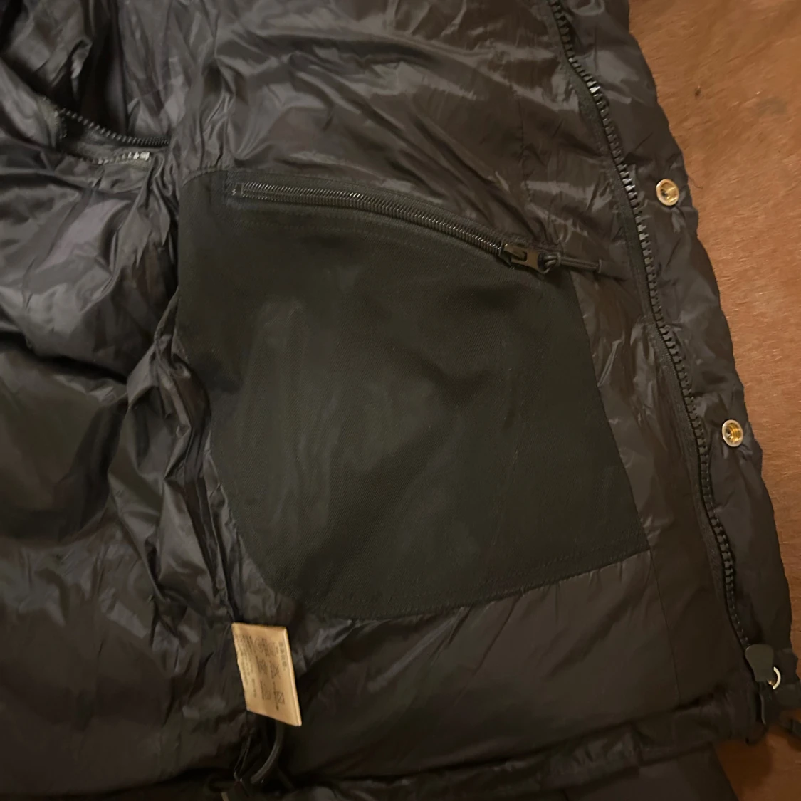 Svart Burberry pufferjacka med huva - 4