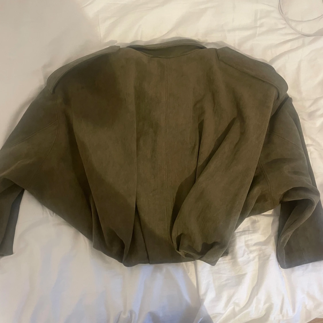Trendiga Olivgrön mocka bomberjacka från Zara - 2