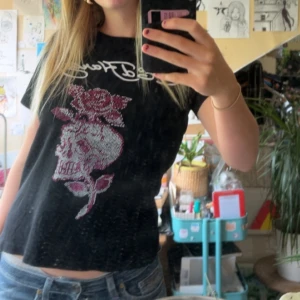 Ed hardy t-shirt - Säljer min skitsnygga edhardy t-shirt då den inte används på ett tag😊🙏