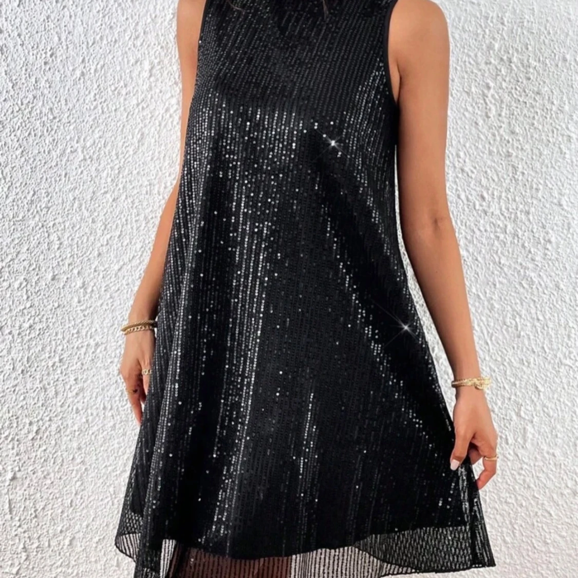 Svart glittrig kort klänning med rosett - 2