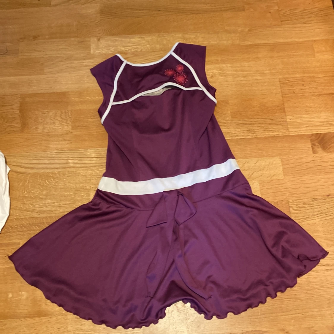 Yonex - Vinröd sportklänning - Badminton  - 1