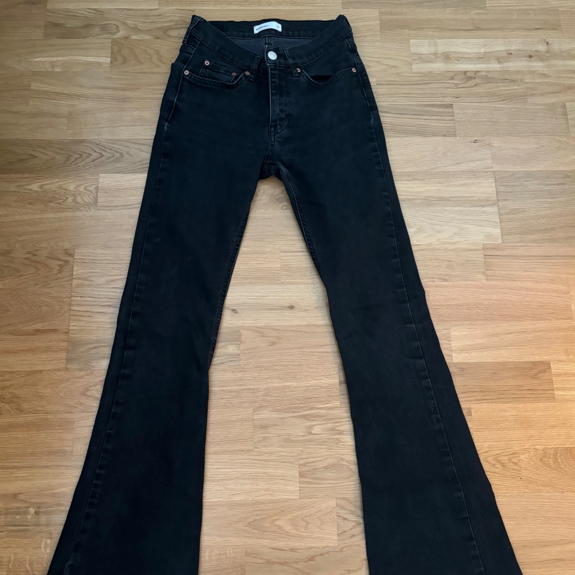 Svarta bootcut jeans från Gina tricot (låg midja) 