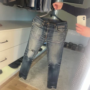 Sällsynta nudie jeans - Extremt exklusiva nudie jeans modellen är lean Dean och jeansen har fått sin otroligt fina tvätt genom hårt bruk, dom här jeansen kostar 3000kr i butik och mitt pris är 1899kr skriv om du är intresserad 