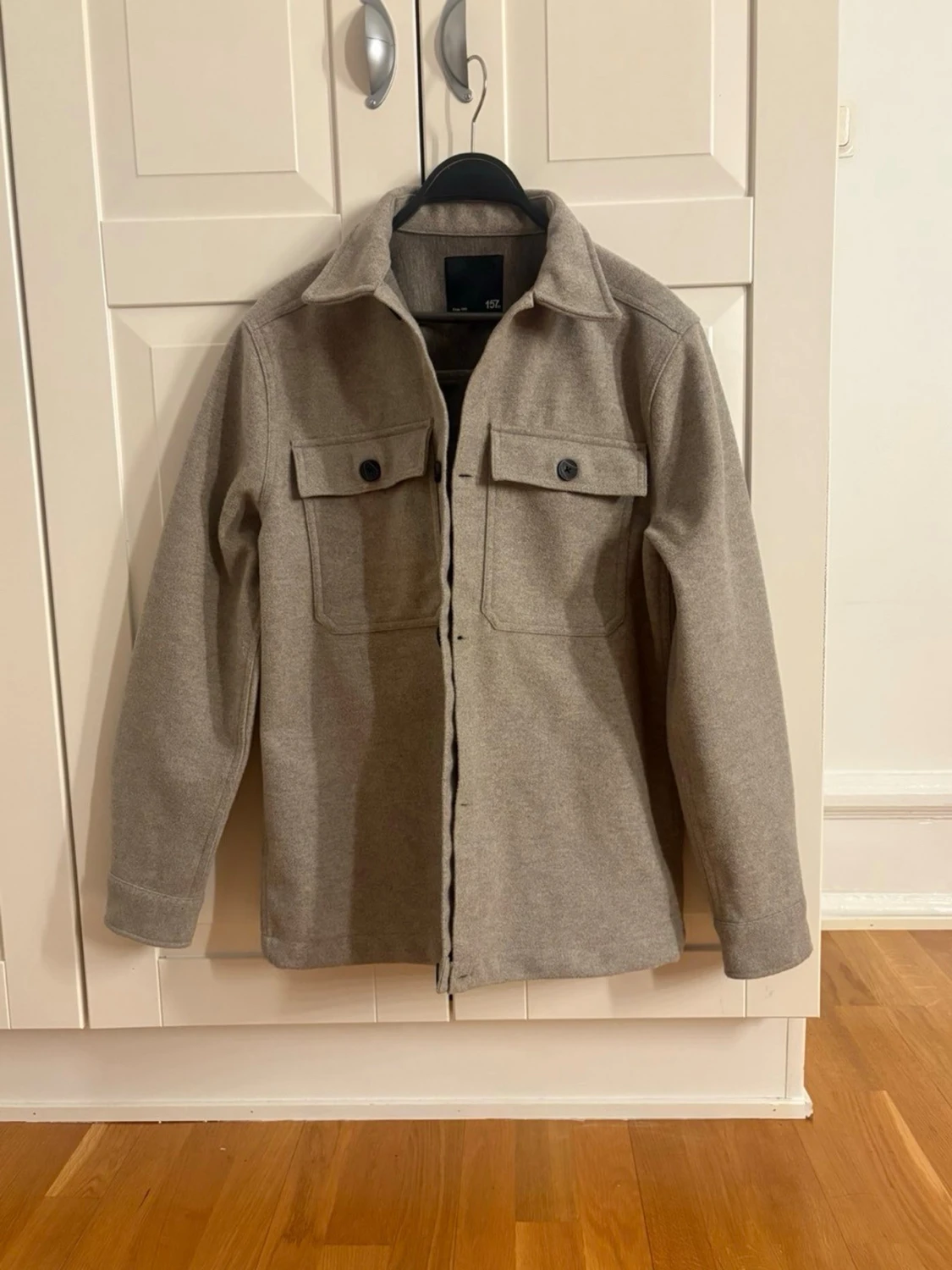 Beige overshirt med fickor - 1