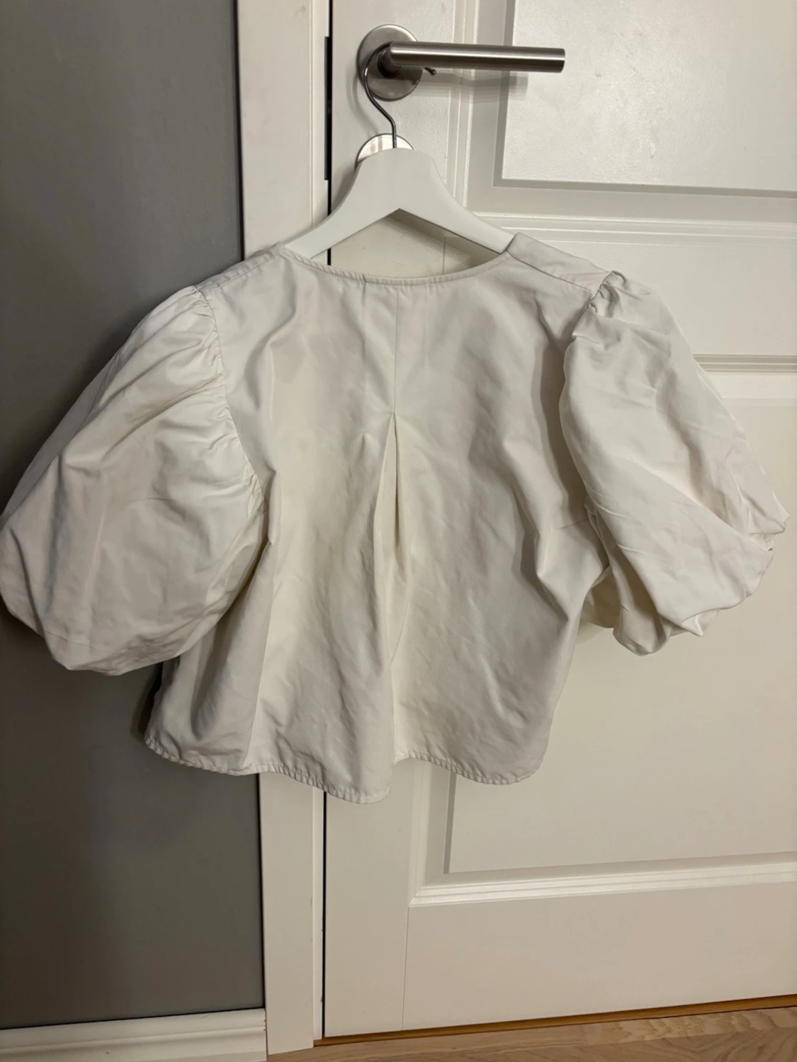 Blus med rosetter från Gina Tricot  - 4