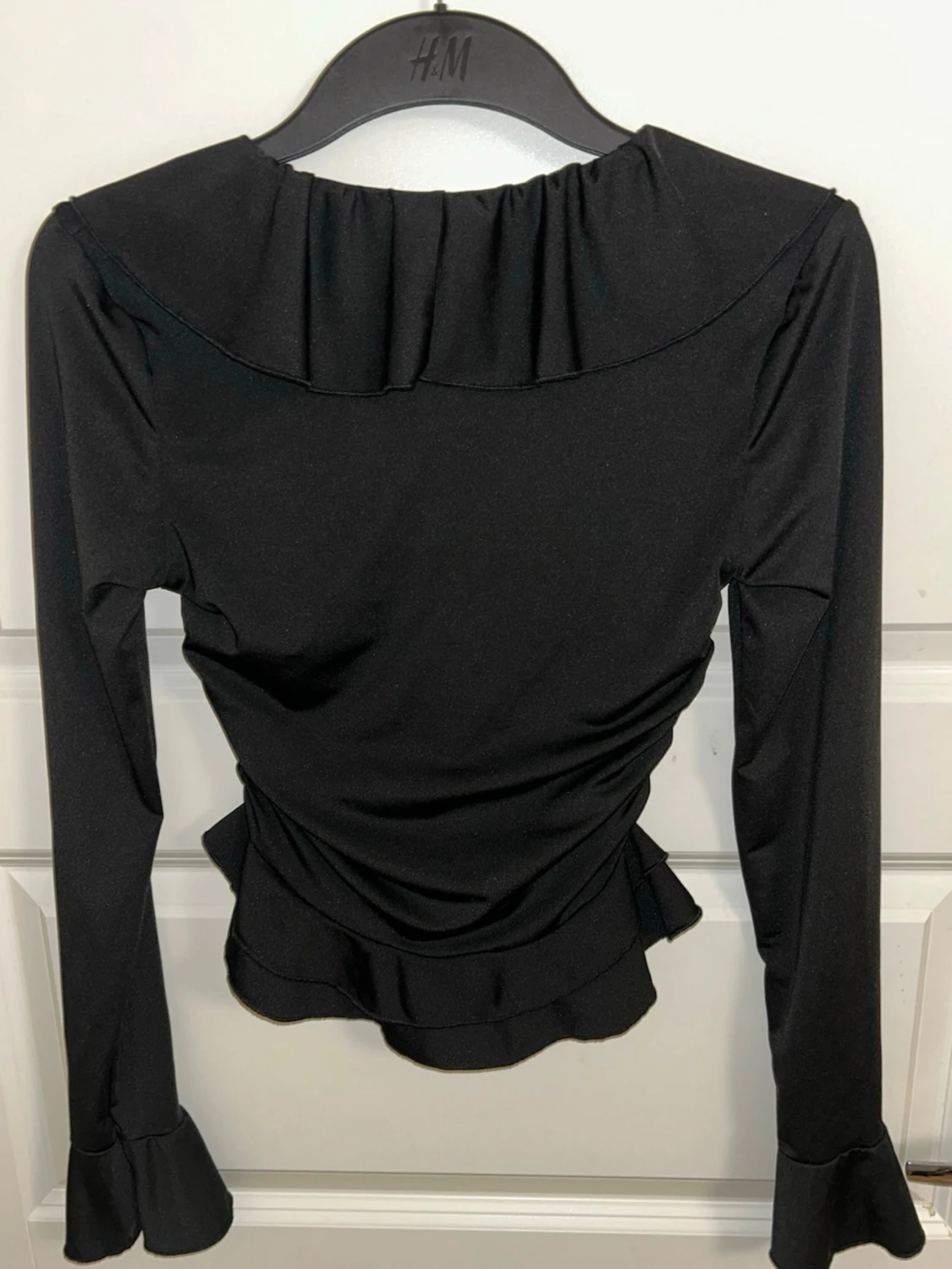 Svart volangblus från H&M - 1