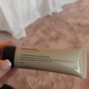 Ansiktsmask - Intense Hyaluronic Mask från sopd - Fuktgivande ansiktsmask från Woods Copenhagen med naturlig havtornsolja. 50 ml. Helt oöppnad, nytt skick. 