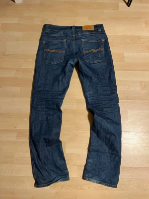 Blå jeans från Nudie Jeans - Feta unika jeans, 30/32, priset kan diskuteras, skriv för mått