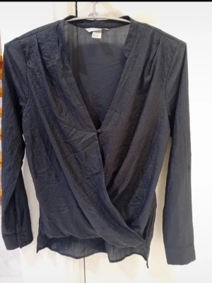 Jätte fin Ny blus 🤍 - Jätte fin Mörk blå blus aldrig använd 🤍