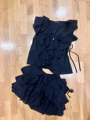 Zara topp och kjol - Matchande sett från Zara. 500kr för hela setet