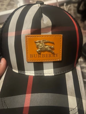  Burberry keps  - Aldrig använt den
