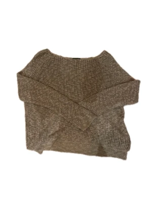  Nätstickad tröja  - En jätte cool nätstickad tröja! As skön och väldigt luftig! Köpt på en loppis innan o vet därför inte märket! 