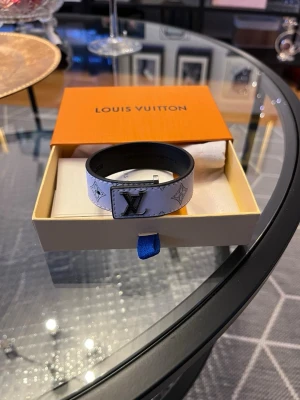 LV armband  - LV armband, skriv om du är intresserad!!