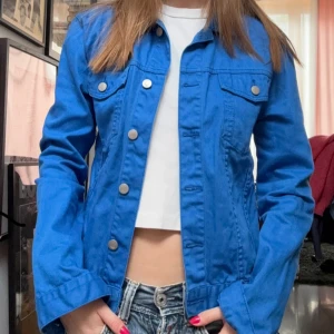 Blå jeansjacka - Så fin jacka!