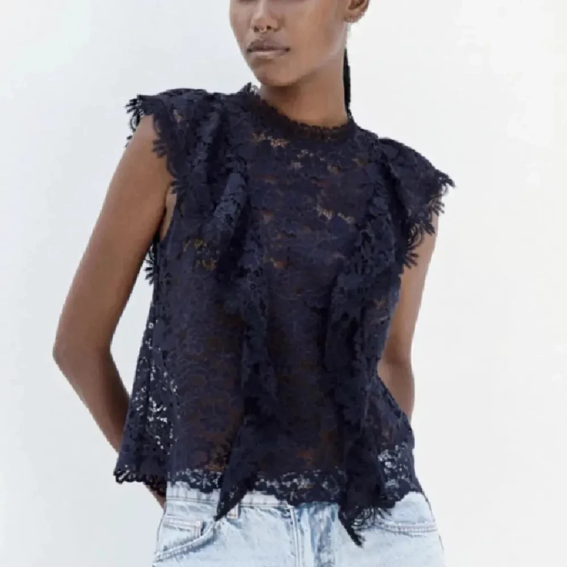 Mörkblå spetsblus från Zara - 1