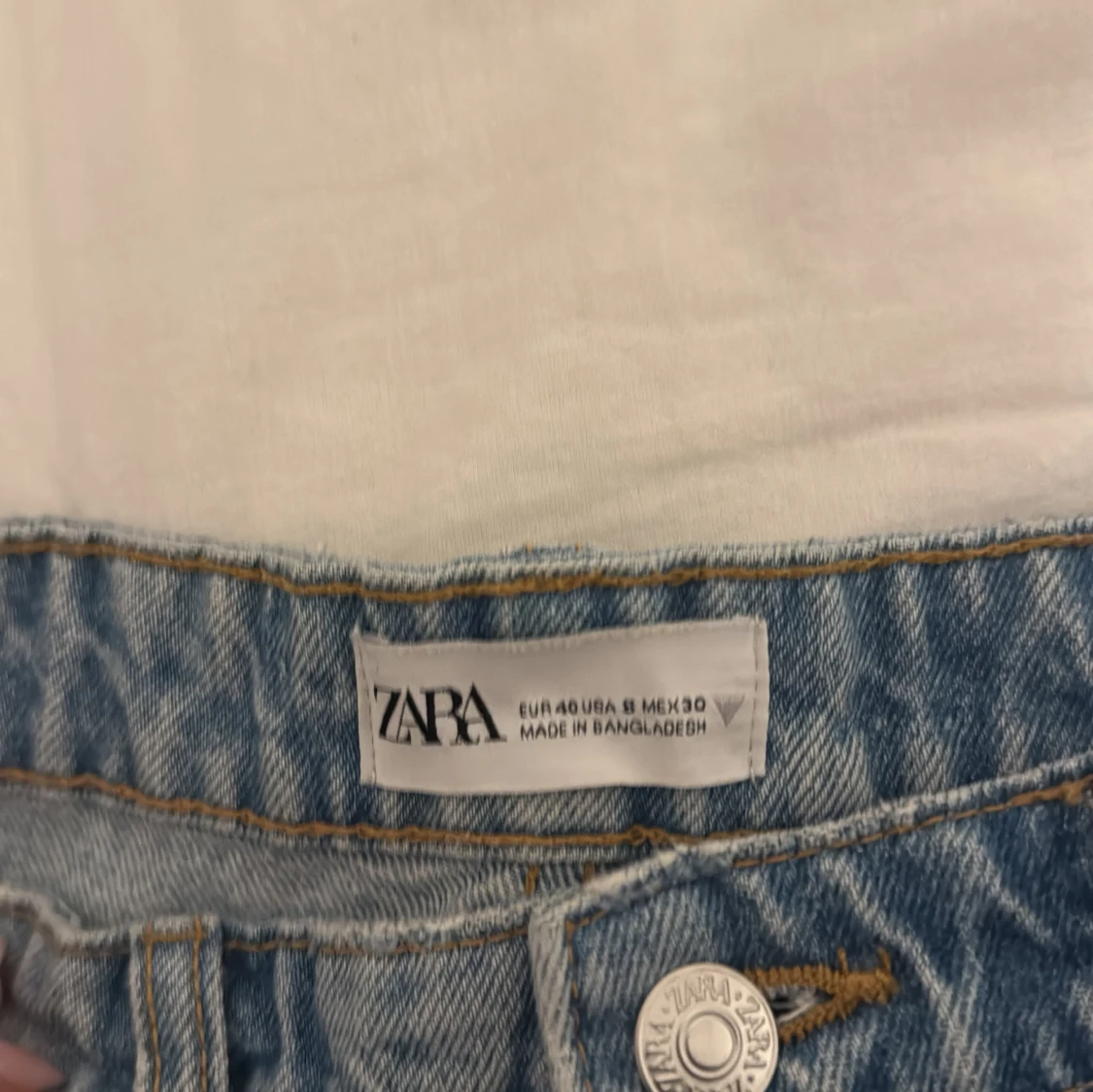 Ljusa jeansshorts från Zara - 2