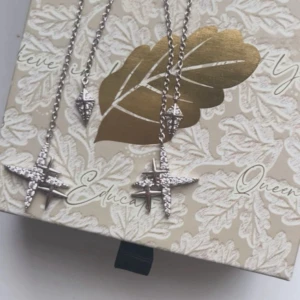 Örhängen IOAKU - Jättefina örhängen från Ioaku, aldrig använt😊🌸