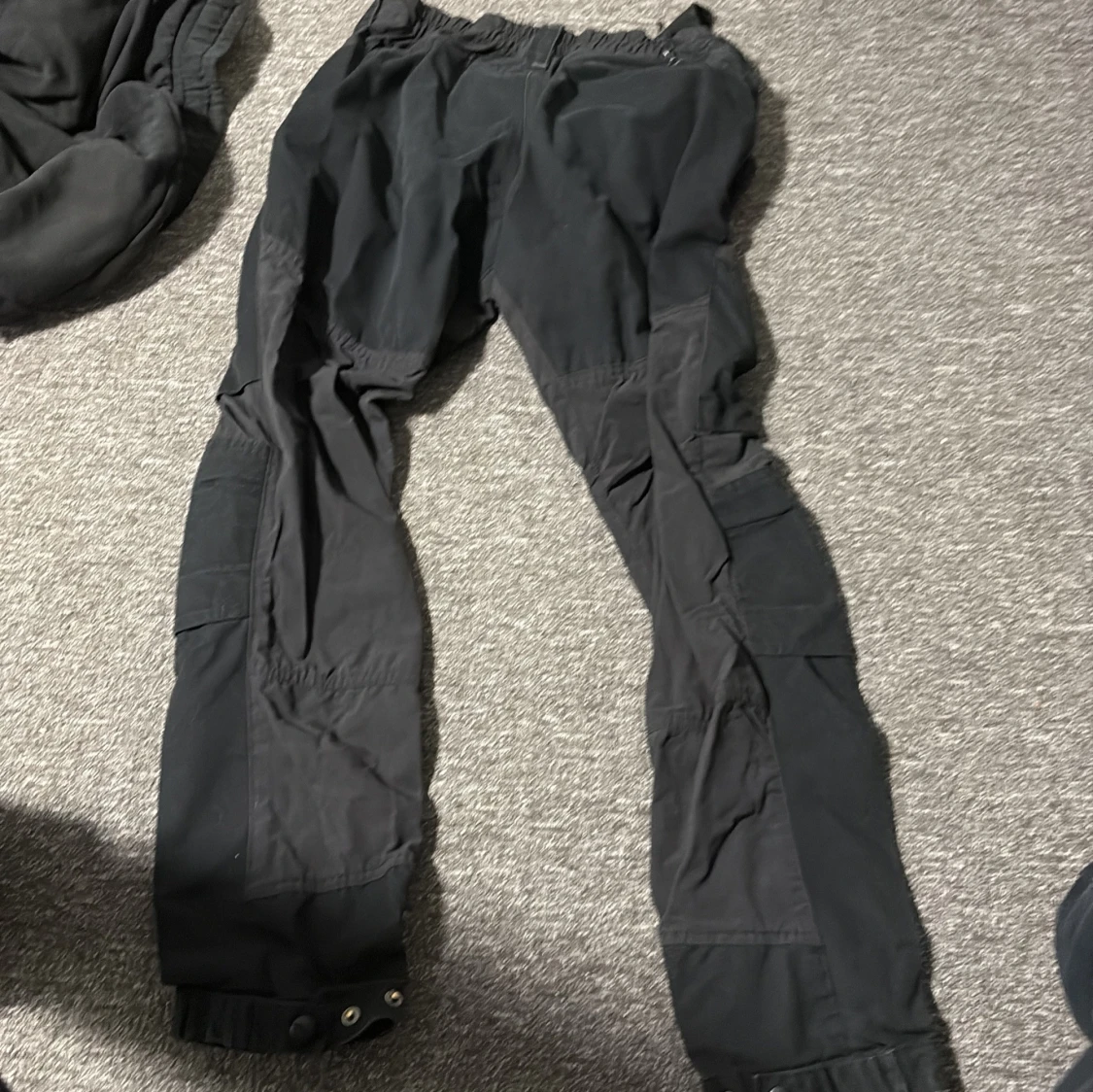 Svarta cargopants - 1