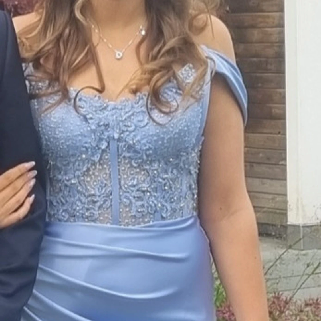 Ljusblå balklänning med spets - 3