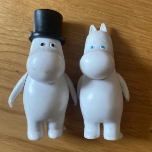 2 st Moomin - Moomin pappan och en annan Moomin