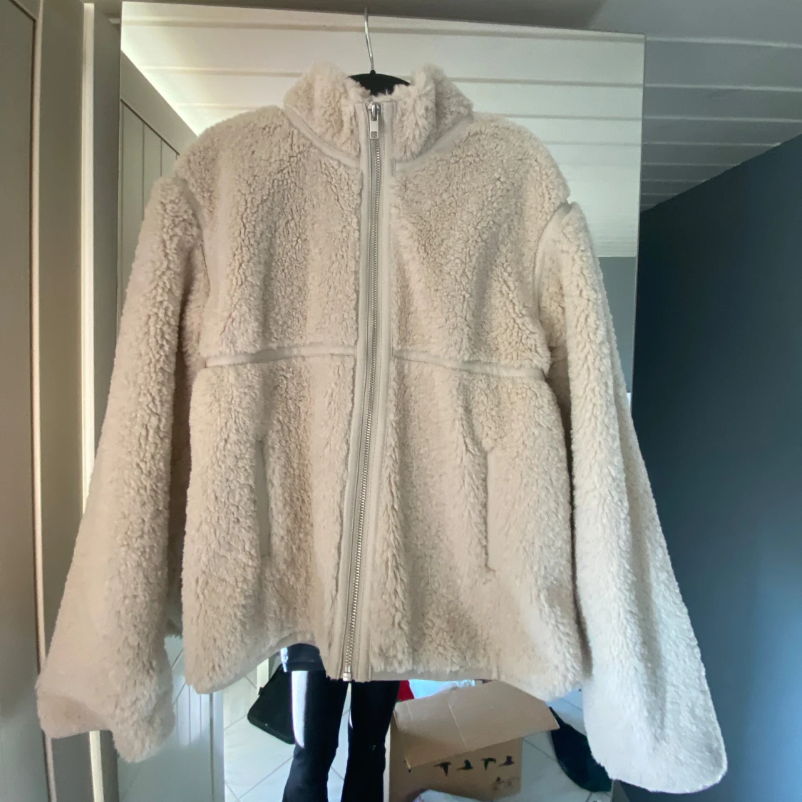 Beige teddyjacka med dragkedja