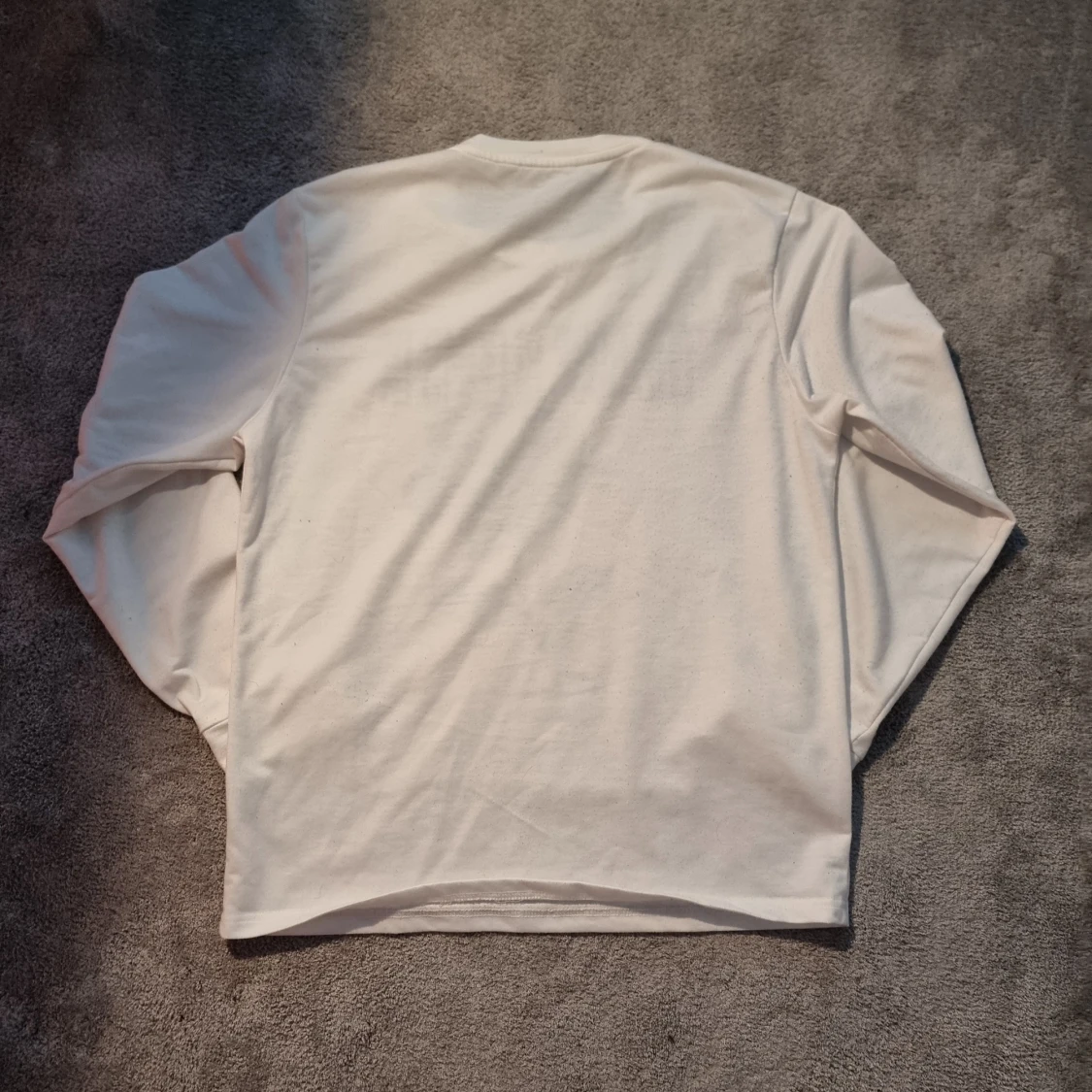 Vit långärmad tröja med blå ros från SHEIN - 1