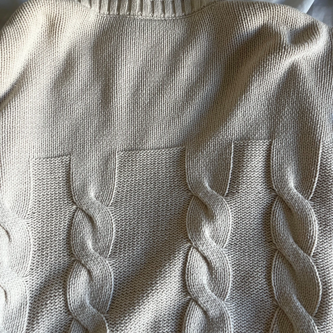 Beige kofta med broderade blommor KappAhl - 4