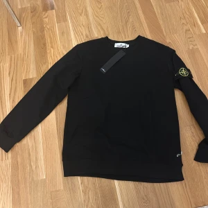 Svart sweatshirt från Stone Island - Helt ny aldrig använd. Pris kan diskuteras 