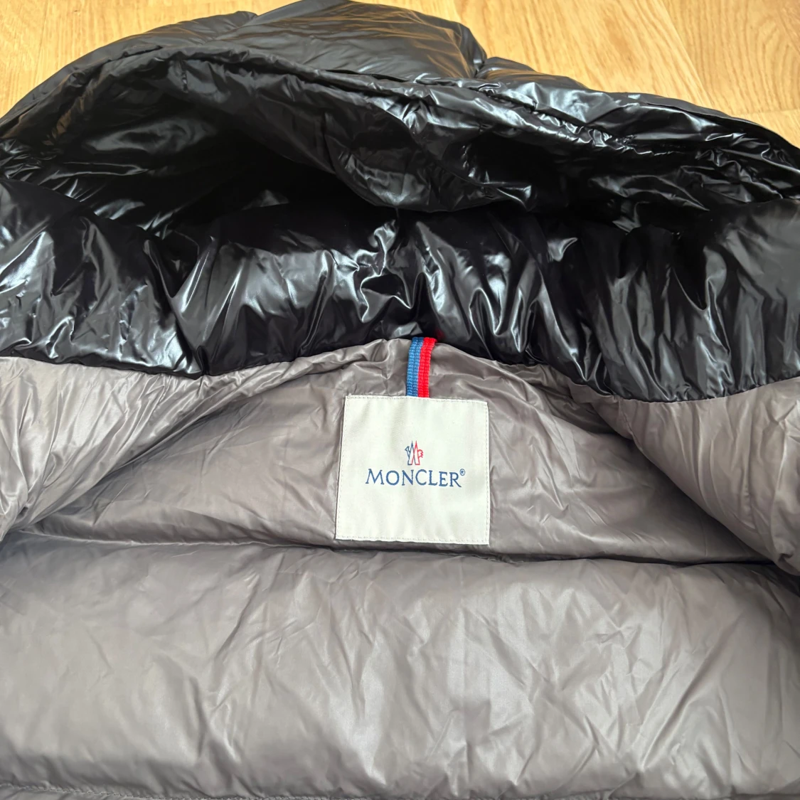 Svart pufferjacka från Moncler - 2