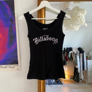 Y2k linne billabong m tryck   - Dm vid frågor 🤍