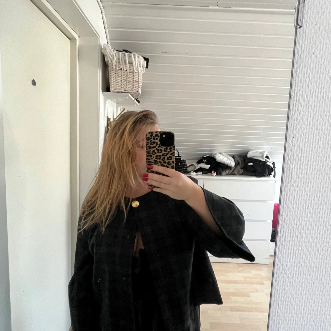 Svart rutig overshirt med guldknapp - 1