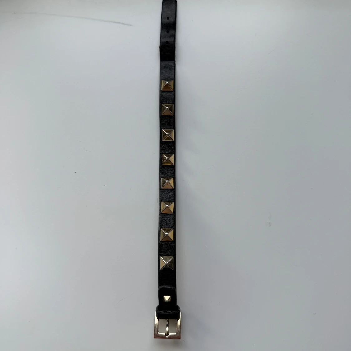 Svart Valentino armband med nitar - 1