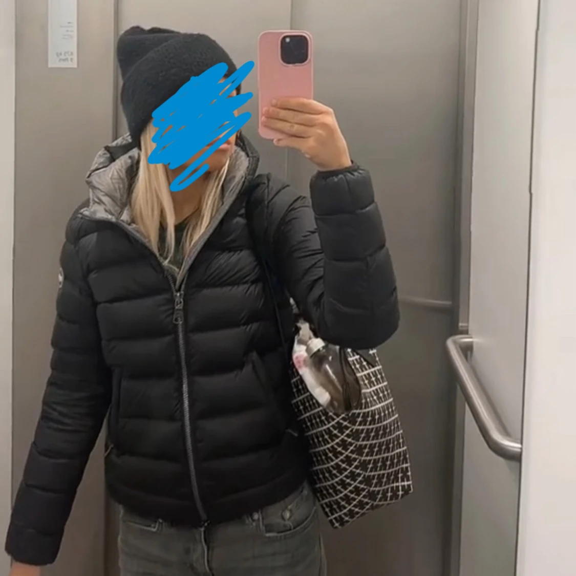 Svart pufferjacka med dragkedja - 1