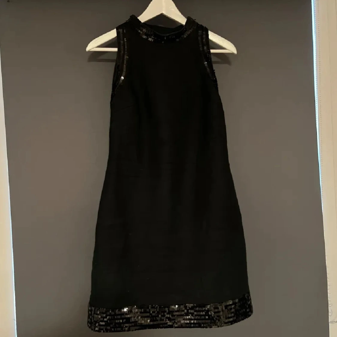 Svart miniklänning från Mango - 1