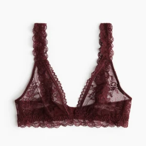 Mjuk bh i spets H&M - Så fin bh i spets köpt från h&m, säljer då den inte passar och kan inte längre returnera, i nyskick med lappar kvar! Slutsåld på hemsidan! Nypris 179kr