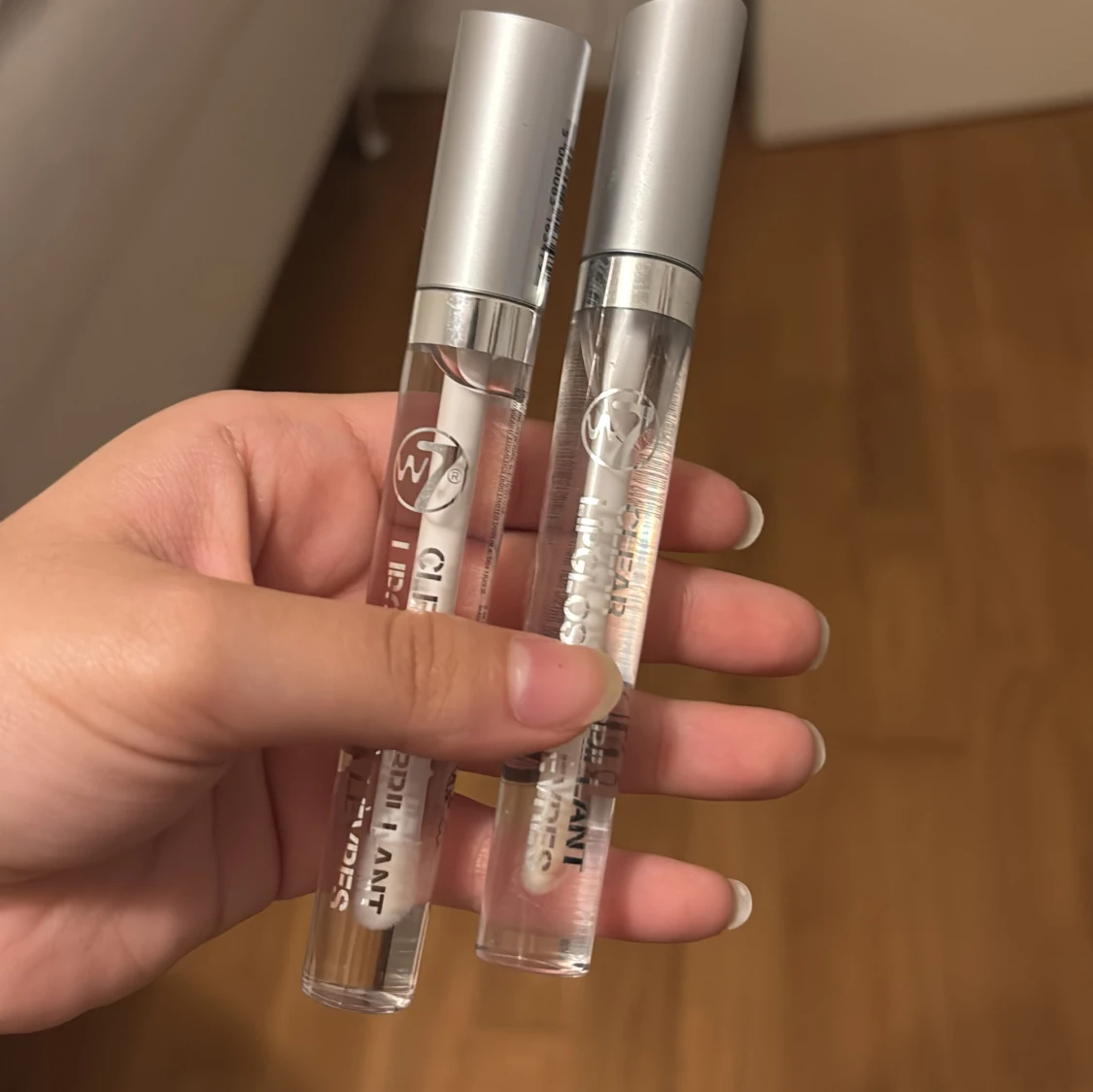W7 Clear Lipgloss med silvrigt lock - 2